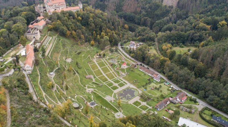 Vrchnostenská zahrada, hrad Pernštejn, Kraj Vysočina